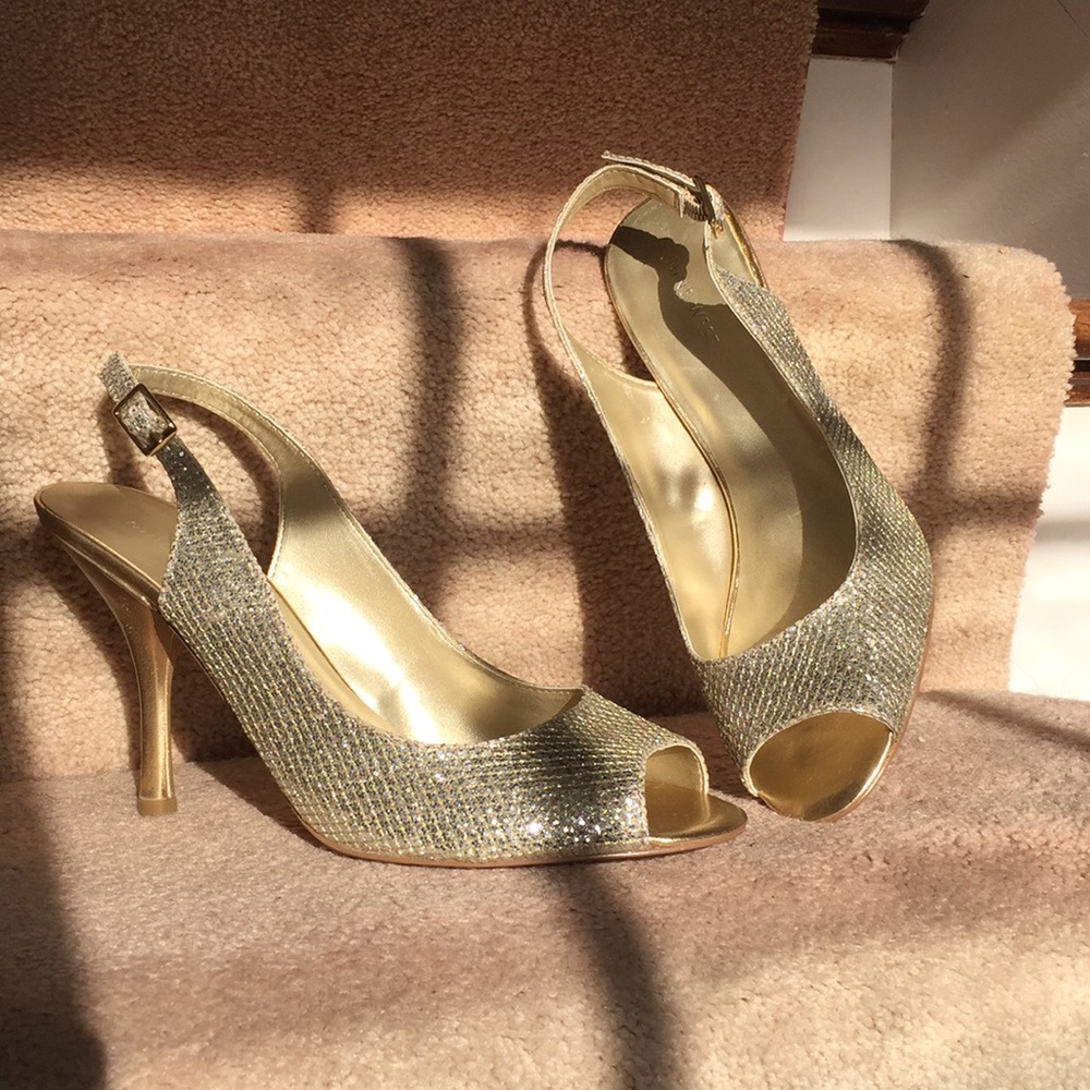 NWOT Nine West Peep Toe Slingback Heels